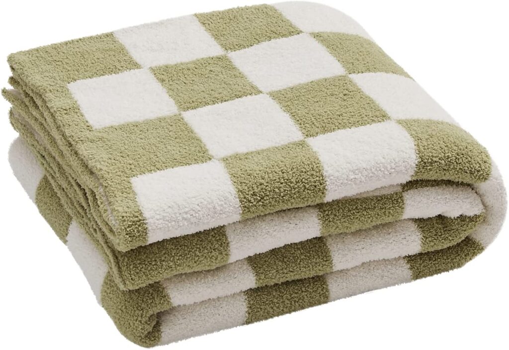 Fuzzy Checkered Blanket in green
